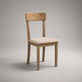 Sedia da pranzo in rovere massello con seduta imbottita beige e schienale rettangolare, 45 × 52 × 83 cm