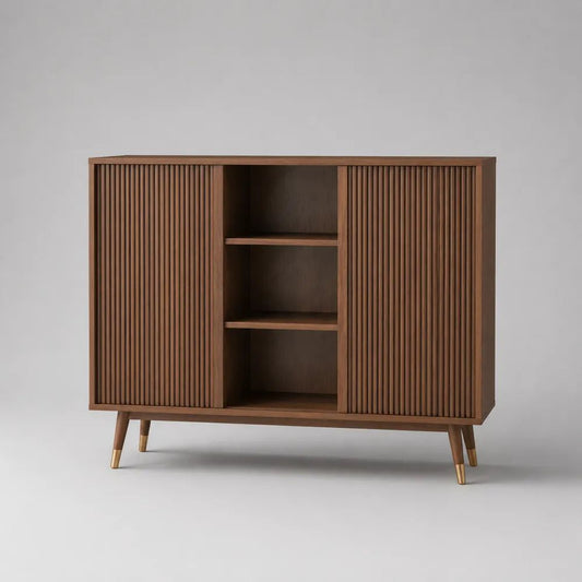 Credenza rettangolare in MDF impiallacciato marrone noce con dettagli color ottone, 2 ante scorrevoli scanalate e 3 vani aperti, 140 x 40 x 100 cm